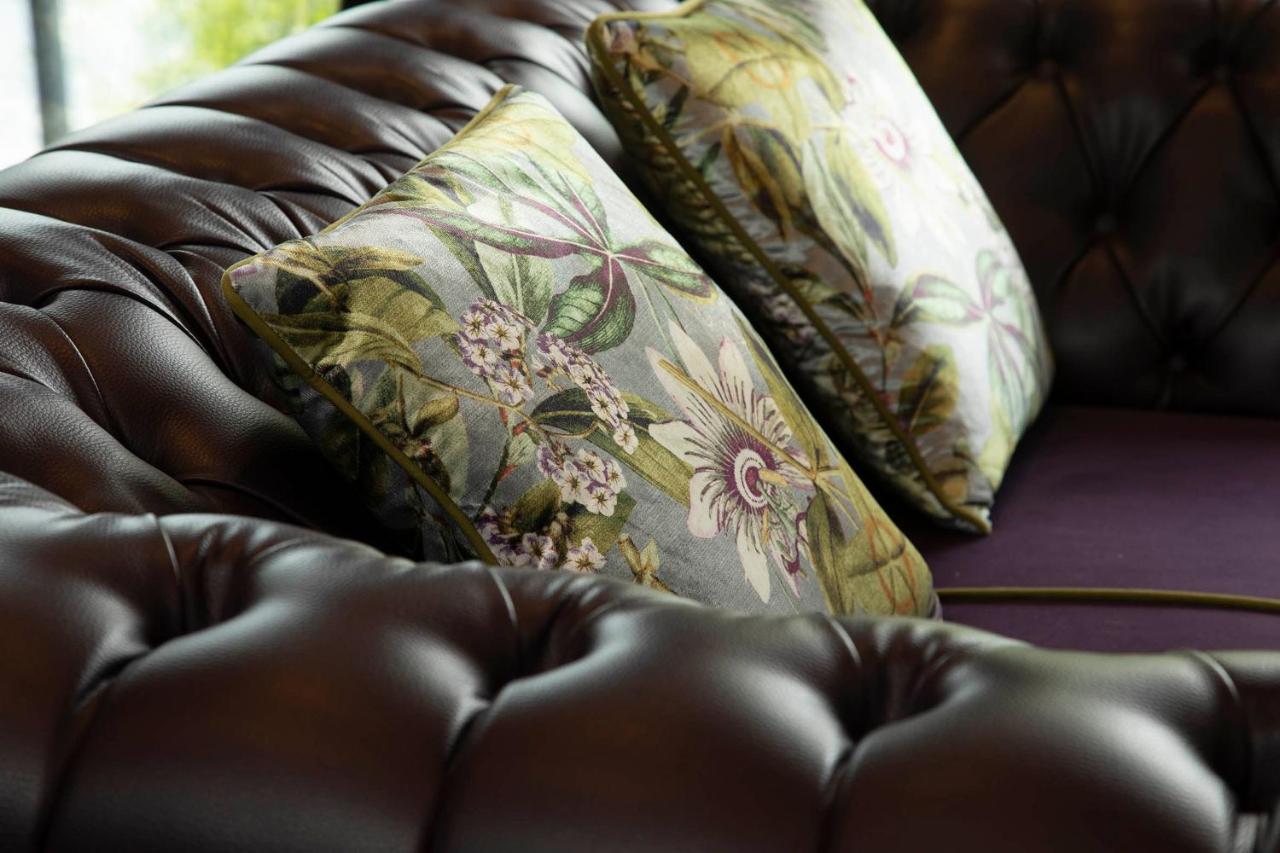 Fonab Castle Hotel Pitlochry Esterno foto A leather sofa
