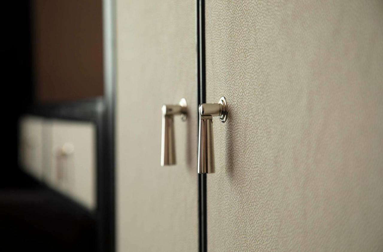 Fonab Castle Hotel Pitlochry Esterno foto A pair of cabinet handles