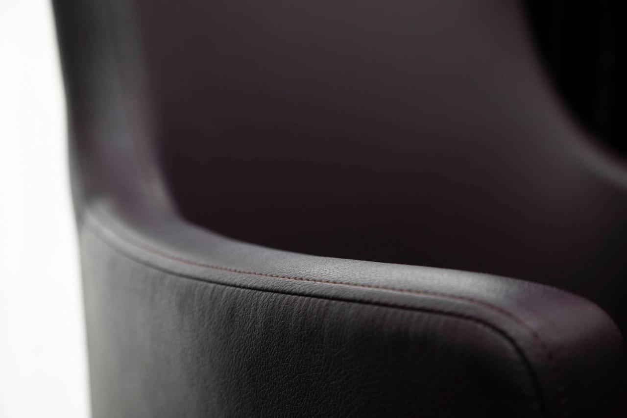 Fonab Castle Hotel Pitlochry Esterno foto Detail of the stitching on a leather chair