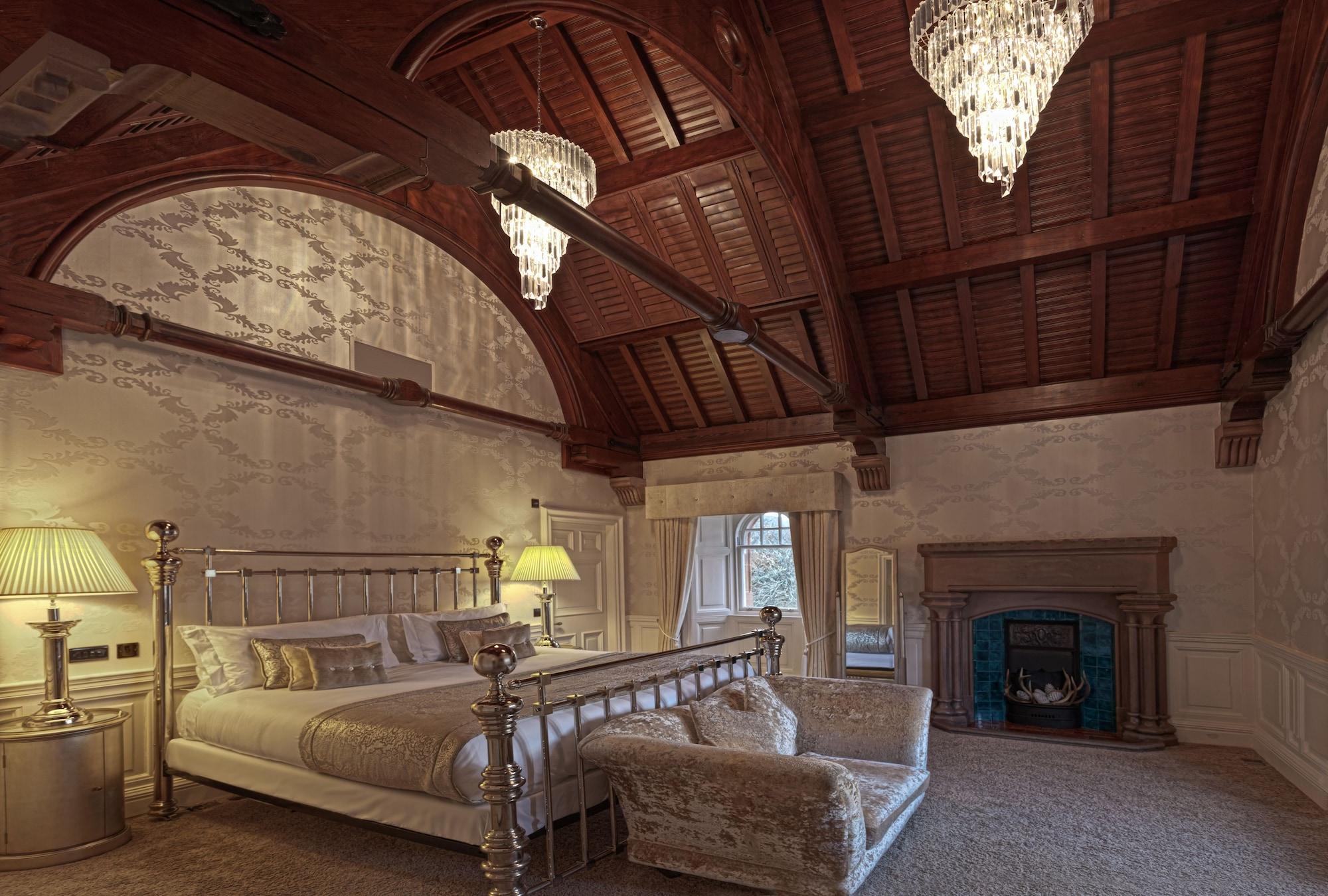 Fonab Castle Hotel Pitlochry Esterno foto The bedroom suite