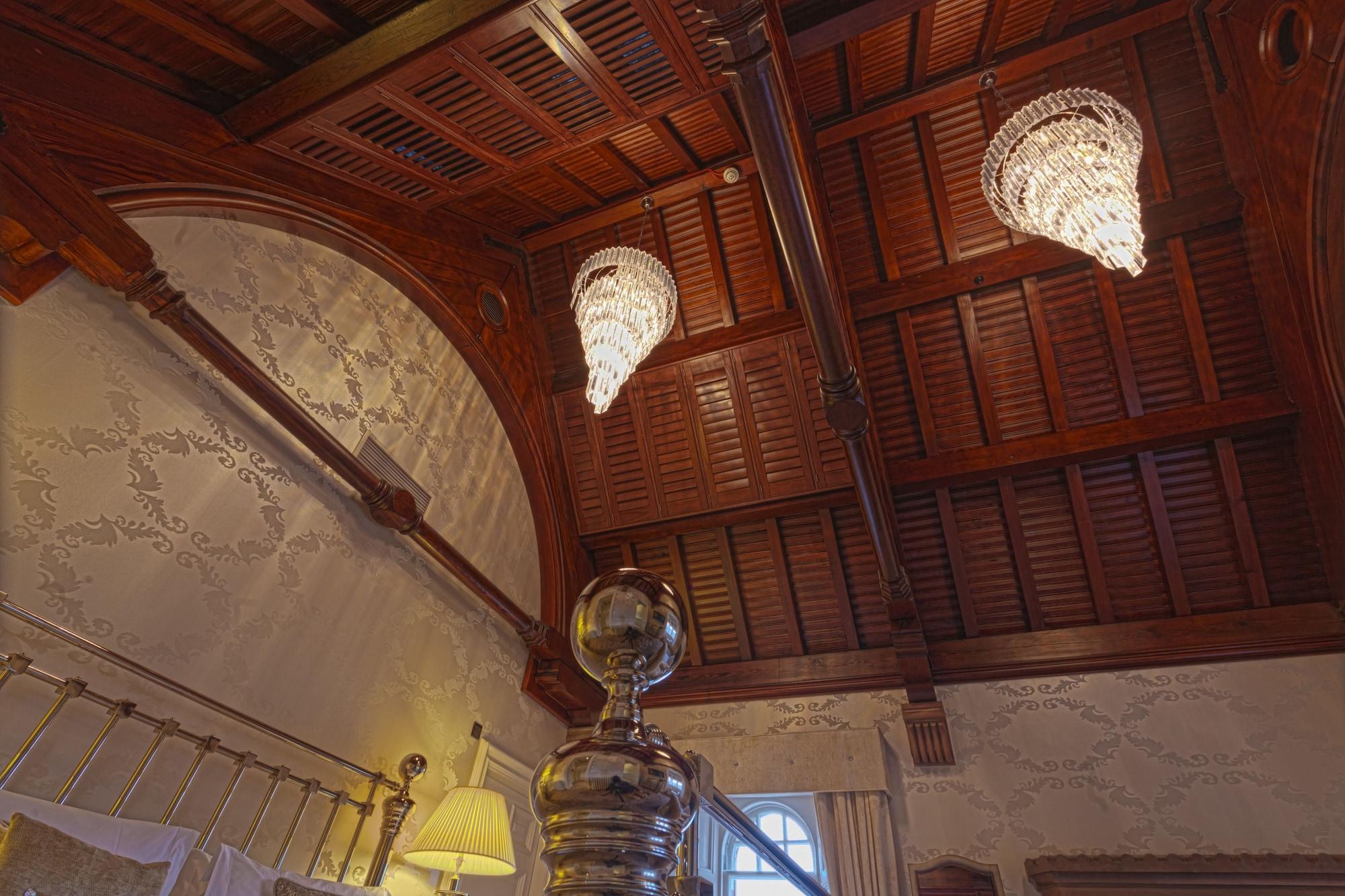Fonab Castle Hotel Pitlochry Esterno foto The ceiling of the staircase