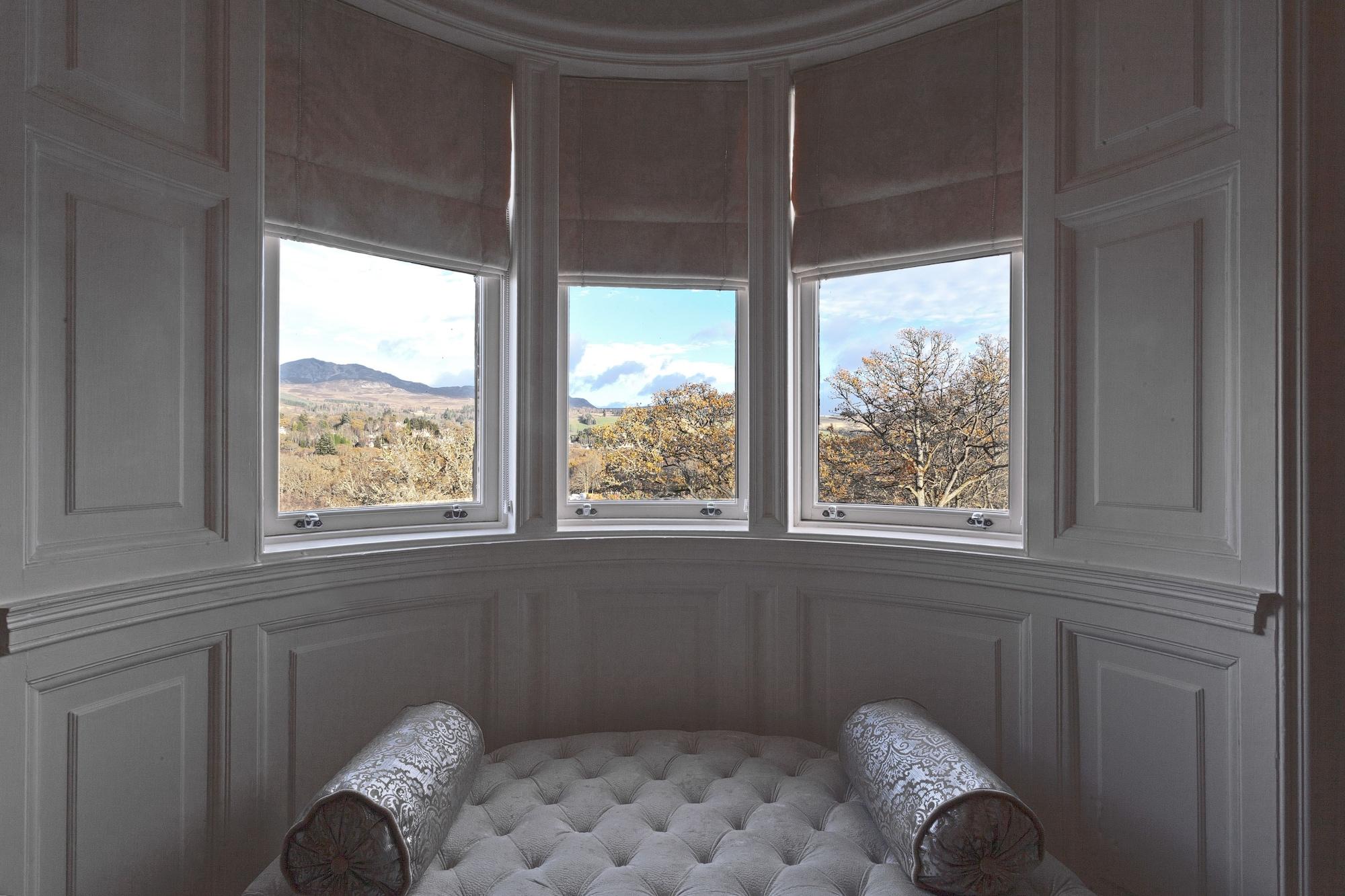 Fonab Castle Hotel Pitlochry Esterno foto The view from the window of the bedroom of the 1st Duke of Grafton