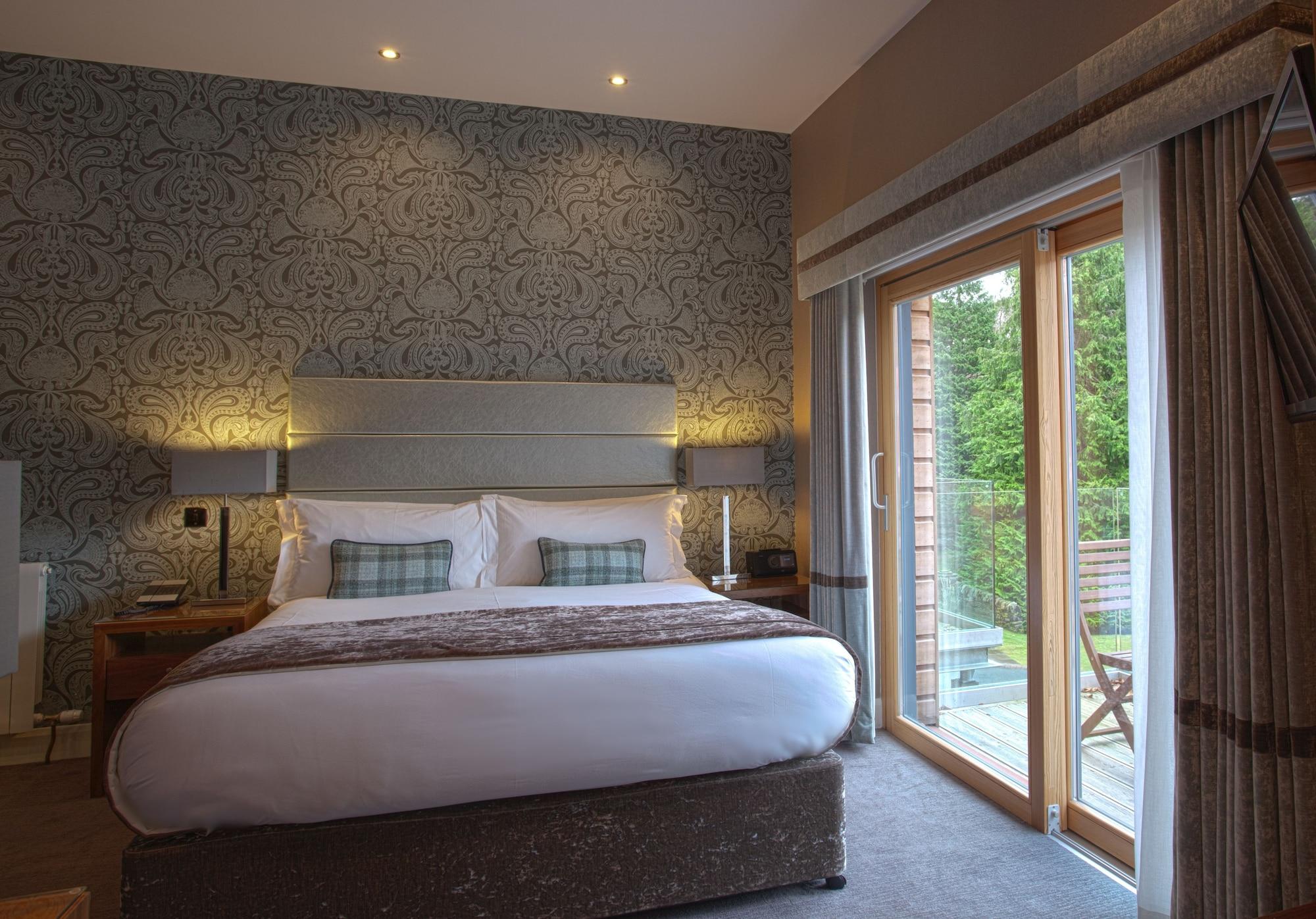 Fonab Castle Hotel Pitlochry Esterno foto A bedroom at the hotel