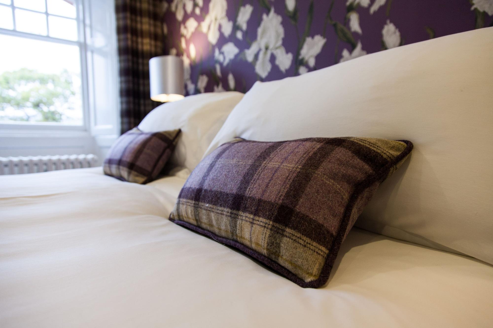 Fonab Castle Hotel Pitlochry Esterno foto A bed with cushions