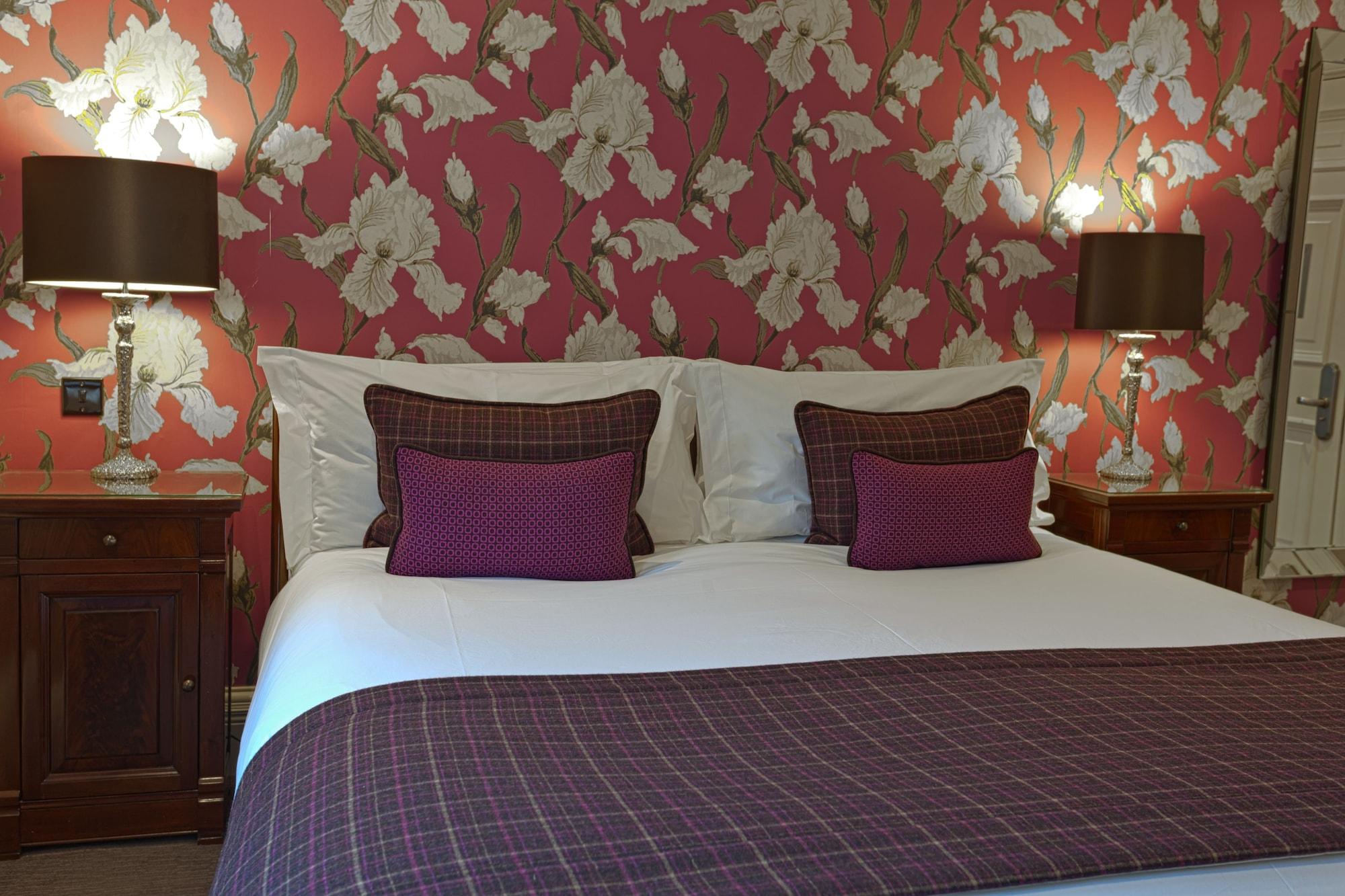 Fonab Castle Hotel Pitlochry Esterno foto A bedroom at the hotel