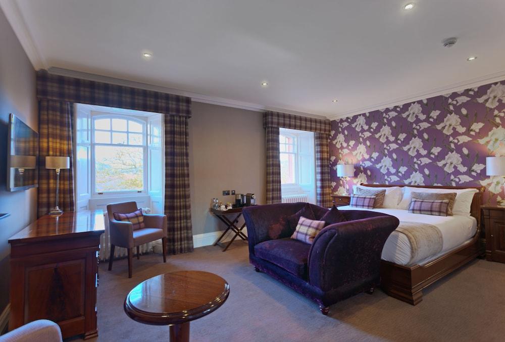 Fonab Castle Hotel Pitlochry Esterno foto A bedroom at the hotel