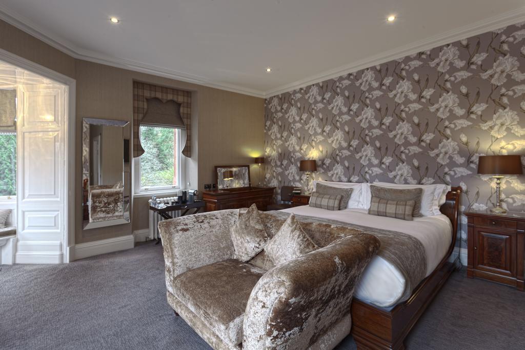 Fonab Castle Hotel Pitlochry Esterno foto A bedroom at the hotel