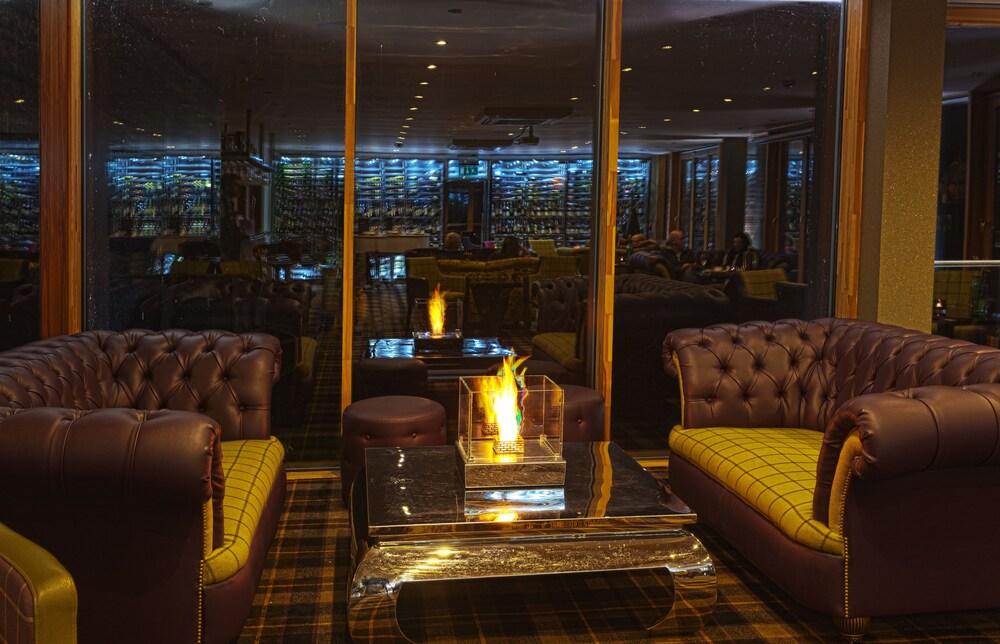 Fonab Castle Hotel Pitlochry Esterno foto The bar at the 10th floor
