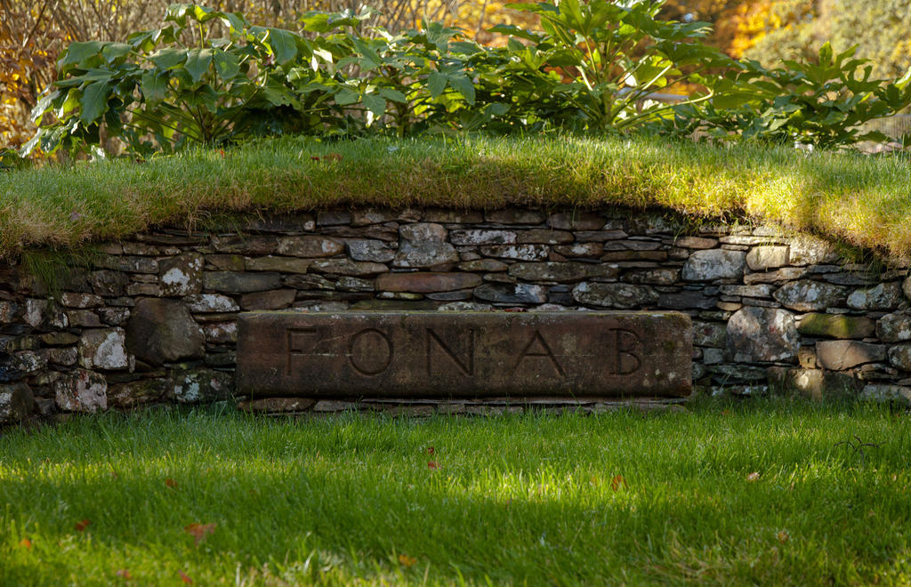 Fonab Castle Hotel Pitlochry Esterno foto The entrance to the garden