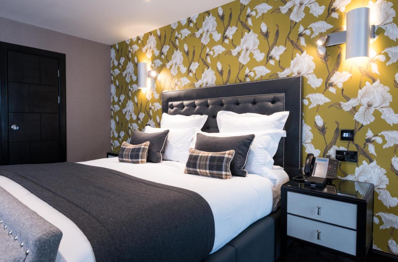 Fonab Castle Hotel Pitlochry Esterno foto A bedroom at the hotel