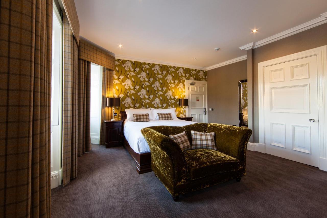 Fonab Castle Hotel Pitlochry Esterno foto A bedroom at the hotel
